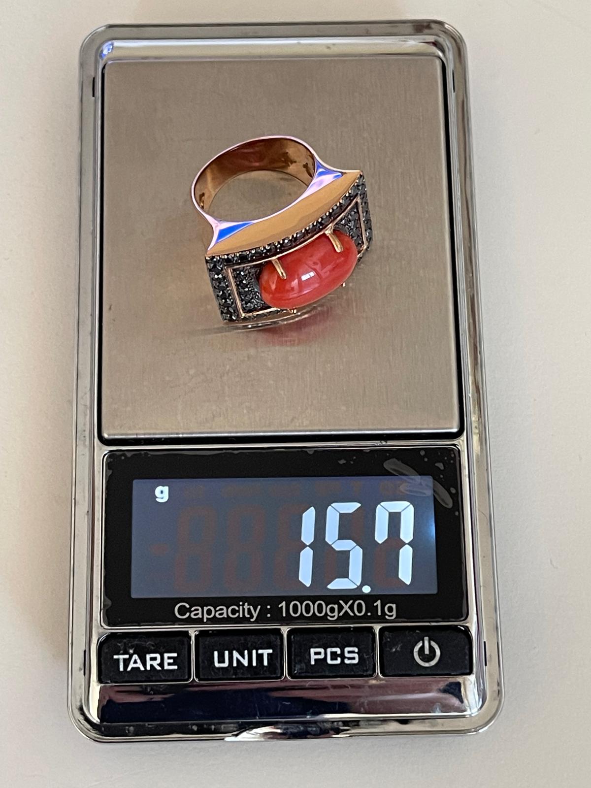 Sortija de Oro con Diamantes Negros y Coral. - Imagen 5