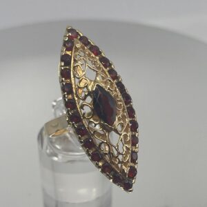 Sortija de Oro con Granates Naturales