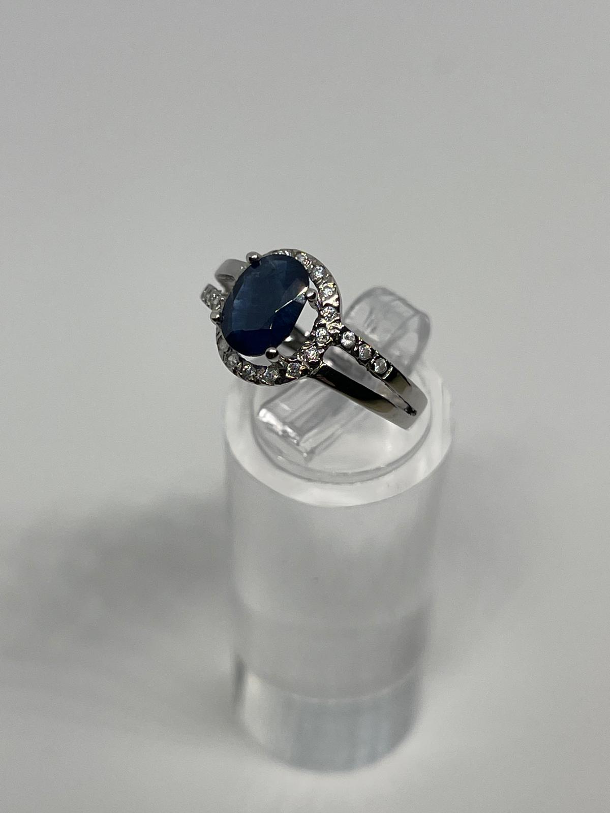 Sortija de Oro Blanco y Zafiro - Imagen 4