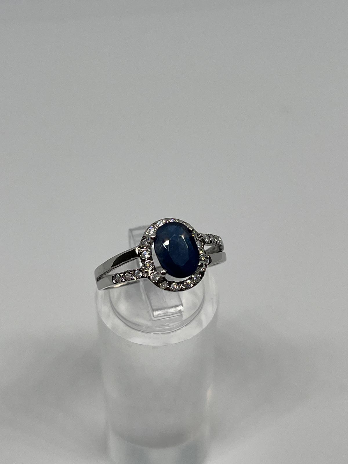 Sortija de Oro Blanco y Zafiro