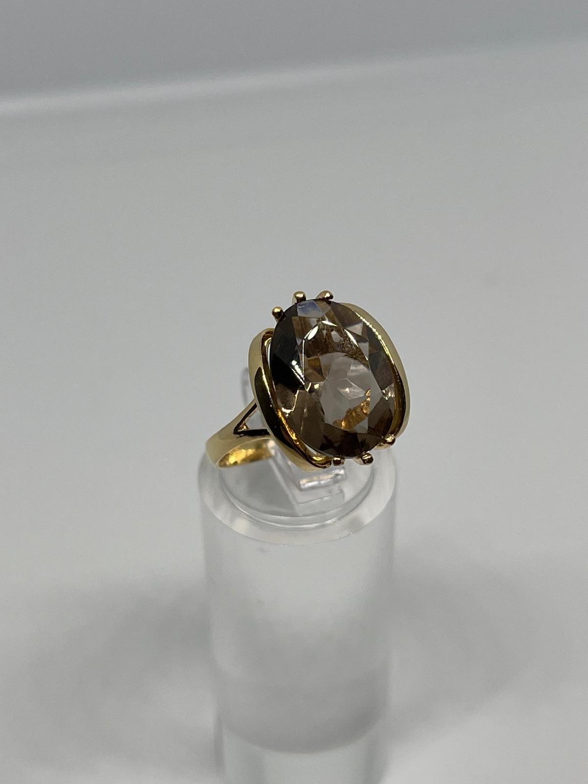 Sortija de Oro 18 Quilates y Cuarzo.