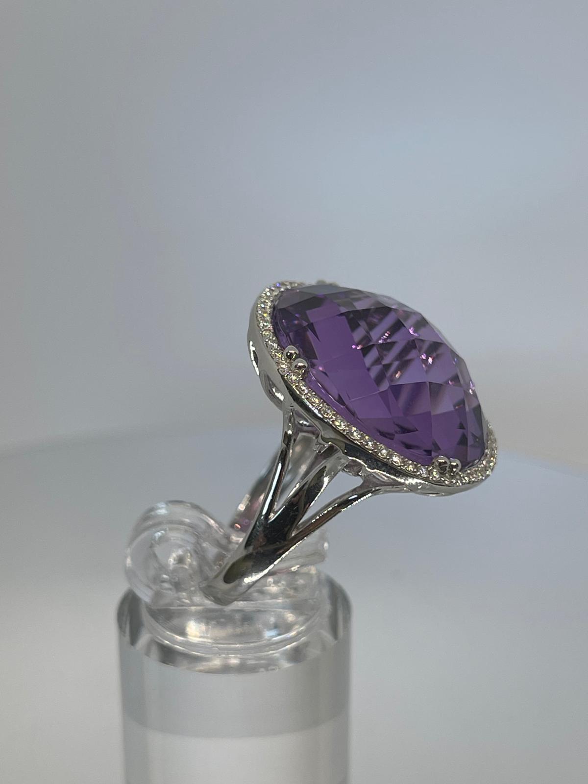 Sortija de Oro Blanco con Amatista y Diamantes. - Imagen 4