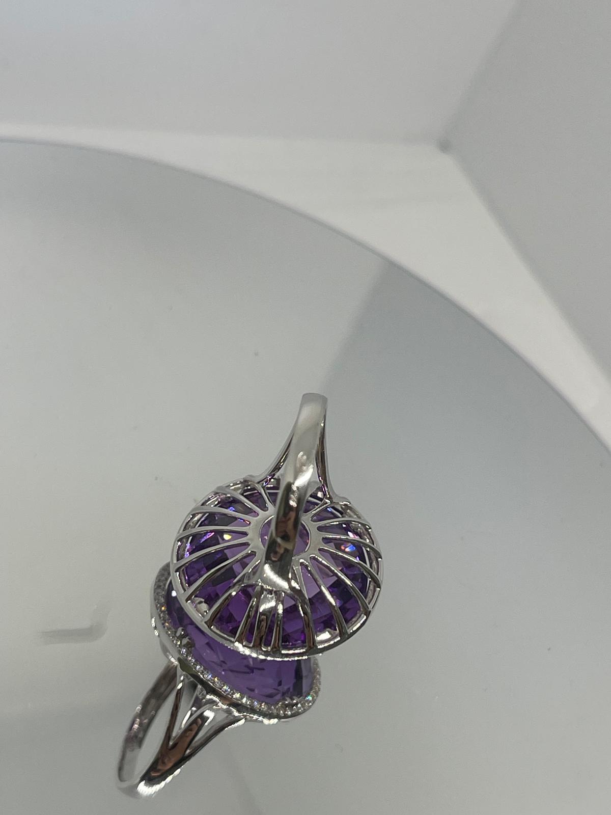 Sortija de Oro Blanco con Amatista y Diamantes. - Imagen 6