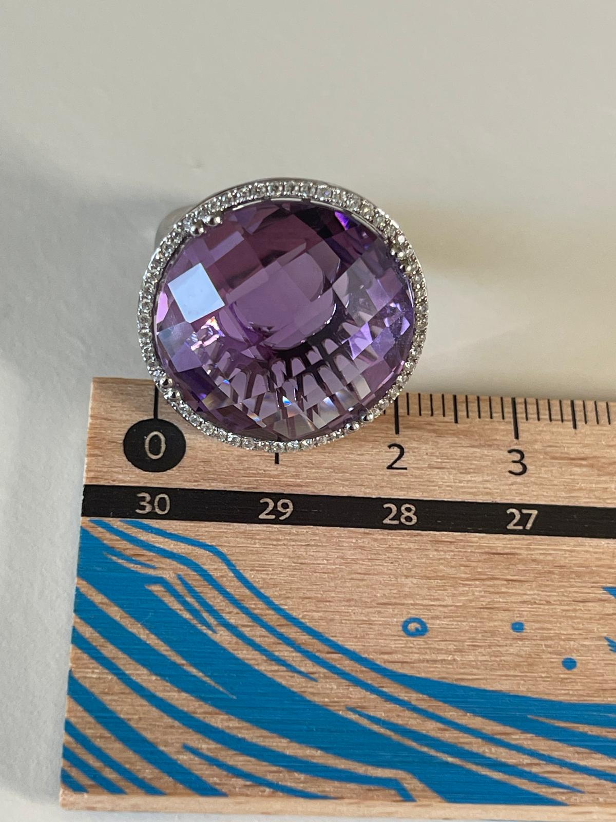 Sortija de Oro Blanco con Amatista y Diamantes. - Imagen 7