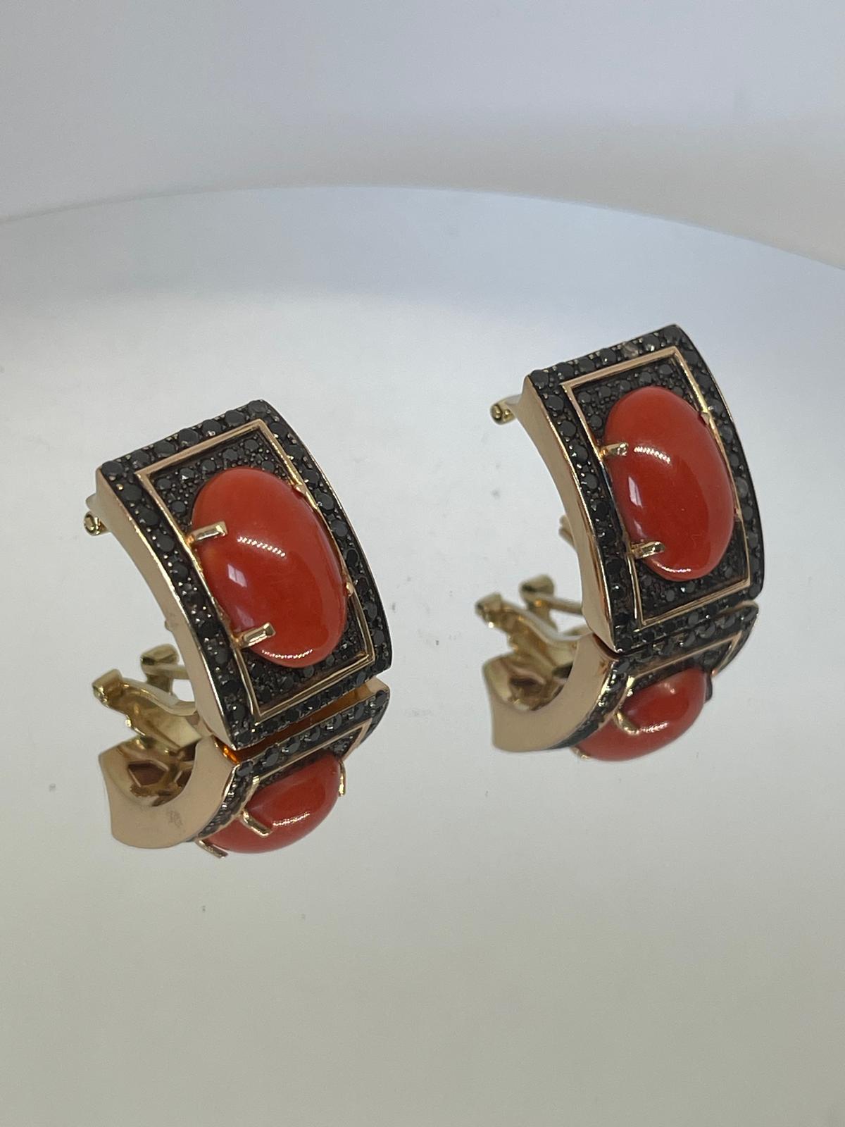 Pendientes de Oro con Diamantes Negros y Coral.