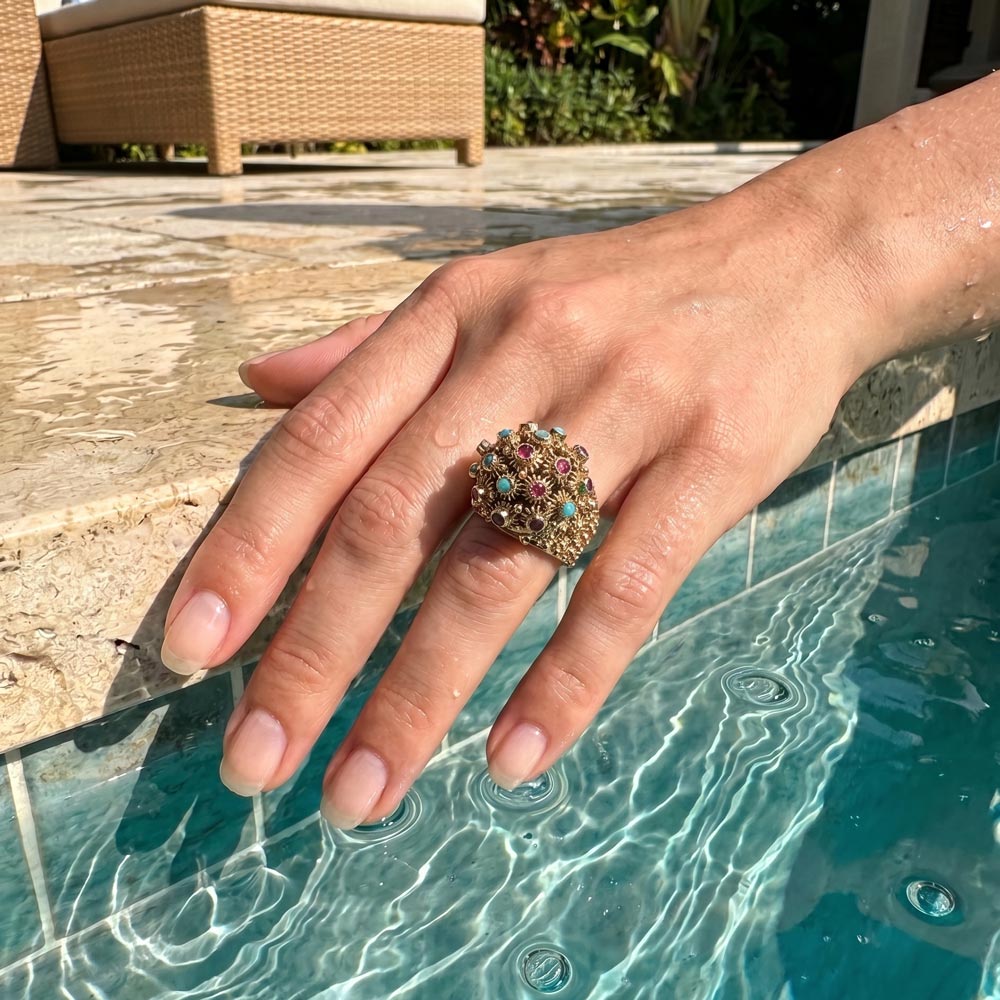 Pendientes de oro 18k: aros, botón y colgantes para elegir según rostro y ocasión