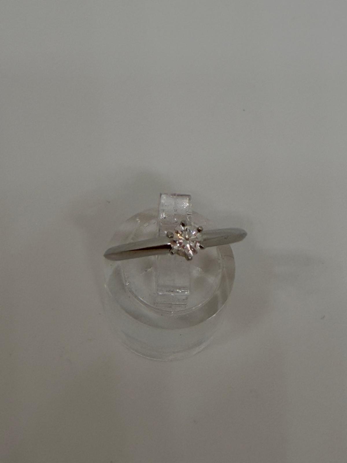 Sortija de Platino Tiffany & Co. y Diamantes. - Imagen 2