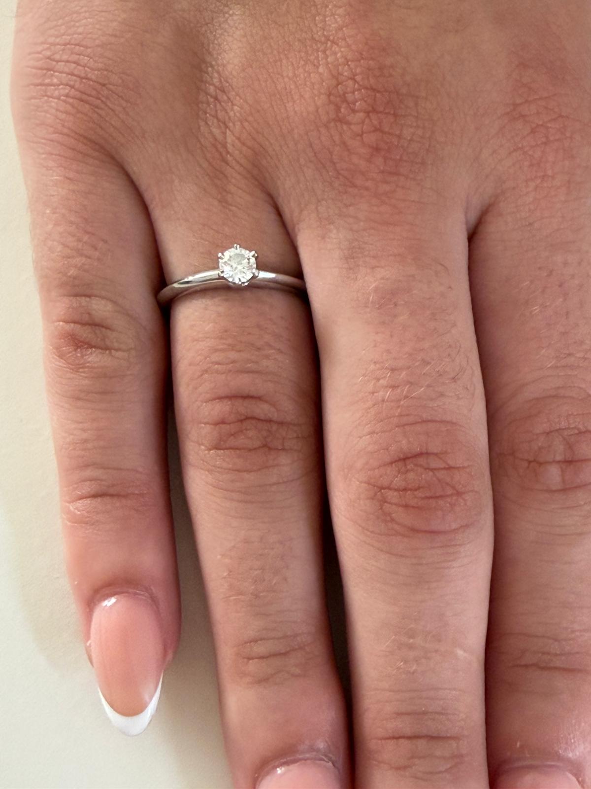Sortija de Platino Tiffany & Co. y Diamantes. - Imagen 4