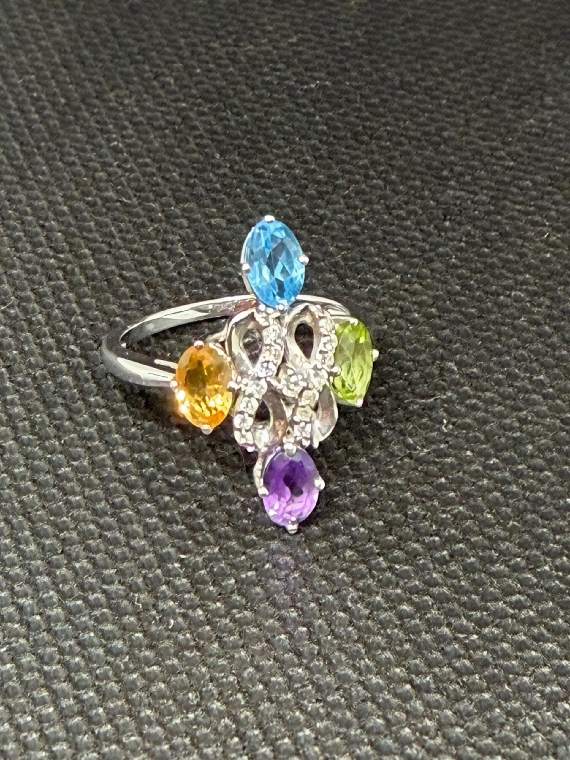 Sortija de oro , Diamantes y Piedras Preciosas - Imagen 2