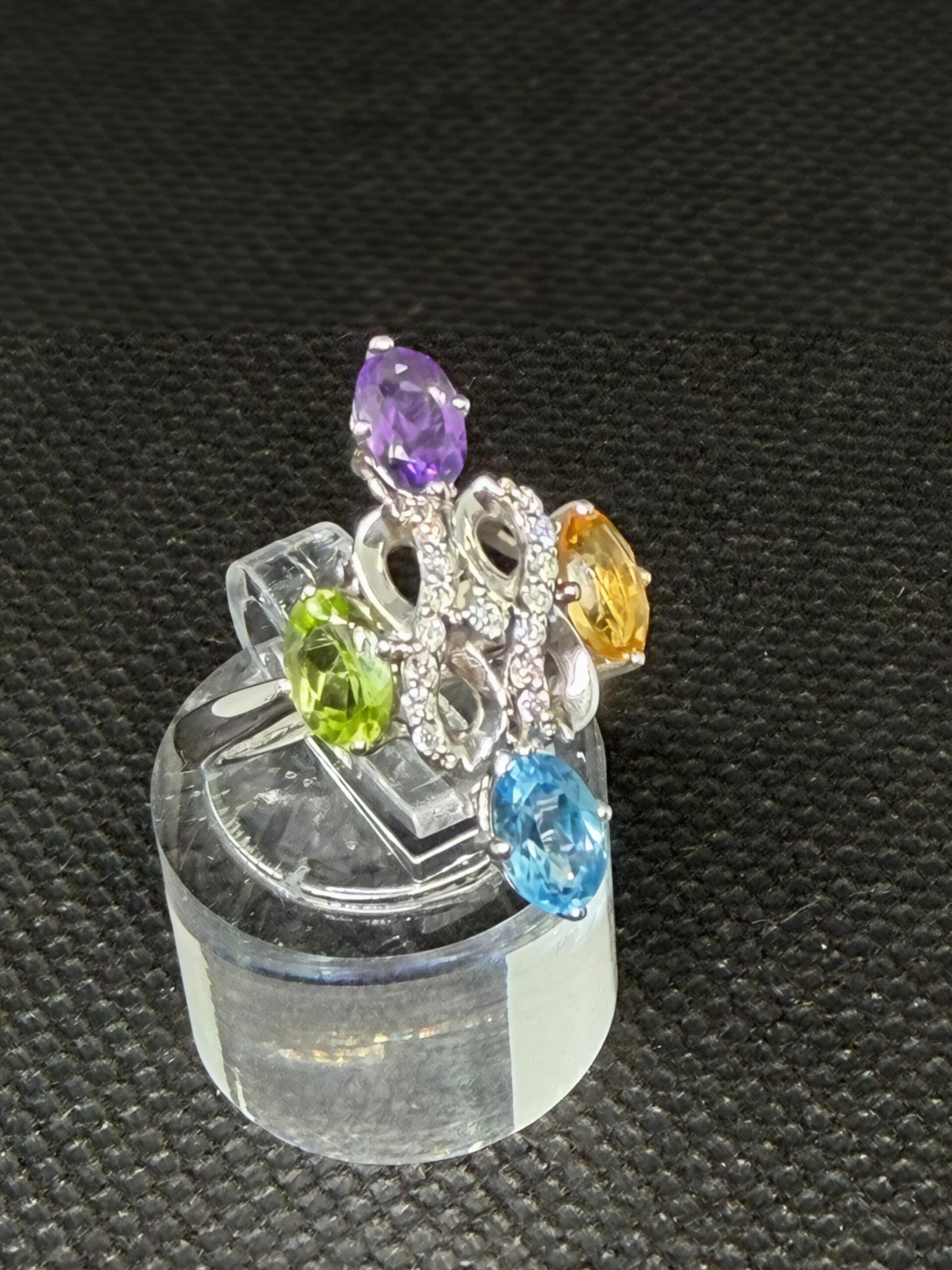Sortija de oro , Diamantes y Piedras Preciosas